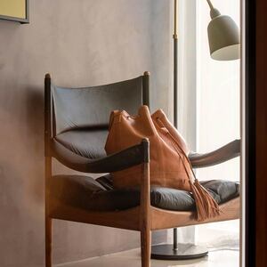 Marina, Handgemaakte kokervormige leren schoudertas Muud Marina, Handgemaakte kokervormige leren schoudertas Muud