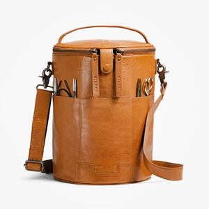 Saturn XL, Handgemaakte leren breitas Muud